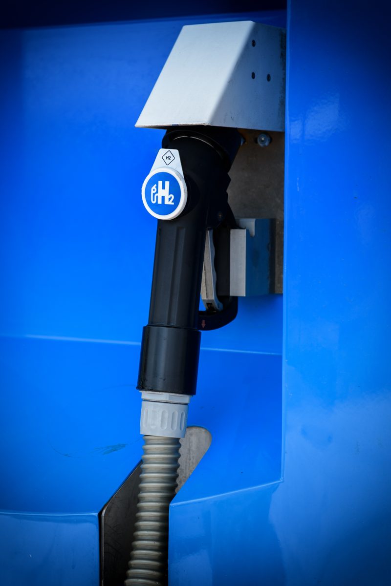 Groene waterstof en e-fuels: hoe zon en wind worden omgezet in brandstof